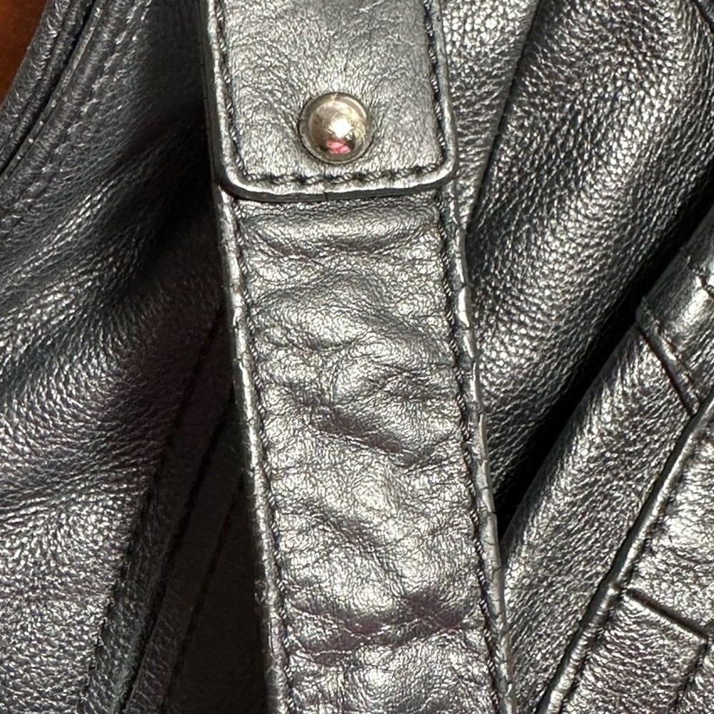 B Makowsky Large Black Leather Shoulder Bag - Picture 9 of 13